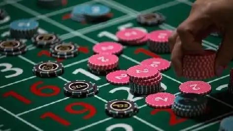 Halaman utama istanaslot menampilkan berbagai kategori permainan dan pasar olahraga